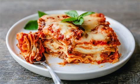 How does Lasagna with Meat Sauce fit into your Daily Goals - calories, carbs, nutrition