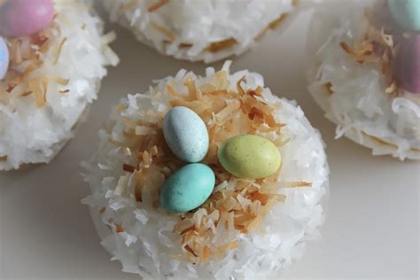 How does Lemon Coconut Snowball Cupcakes fit into your Daily Goals - calories, carbs, nutrition