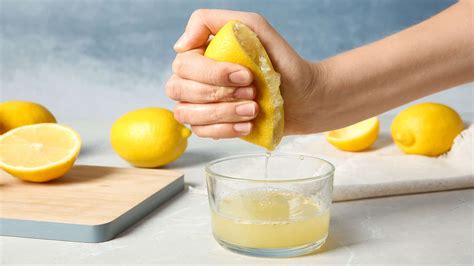 How does Lemon Squeeze Juice Drink fit into your Daily Goals - calories, carbs, nutrition