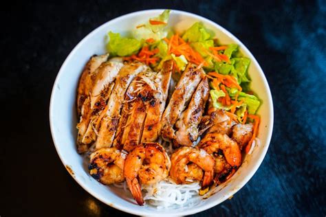 How does Lemongrass Chicken and Shrimp fit into your Daily Goals - calories, carbs, nutrition