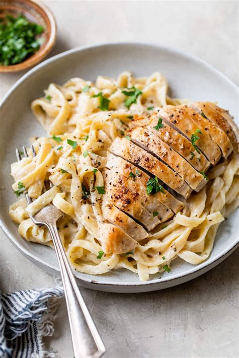 How does Light Chicken Fettuccine fit into your Daily Goals - calories, carbs, nutrition