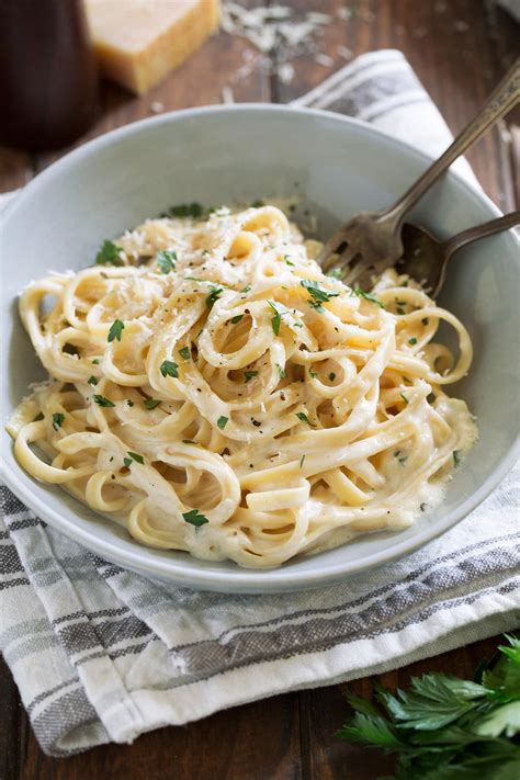 How does Light Creamy Alfredo fit into your Daily Goals - calories, carbs, nutrition