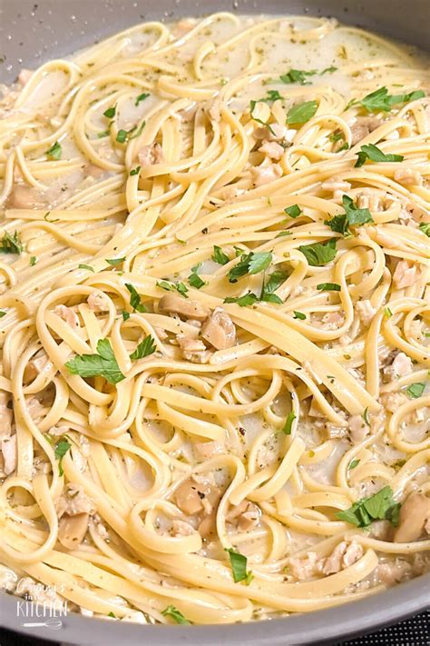 How does Linguine with Light Clam Sauce fit into your Daily Goals - calories, carbs, nutrition