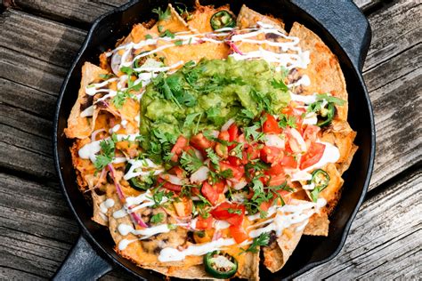 How does Loaded Skillet Chip Nachos fit into your Daily Goals - calories, carbs, nutrition