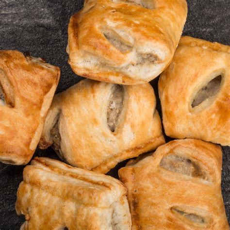 How does Lorne Sausage Roll fit into your Daily Goals - calories, carbs, nutrition