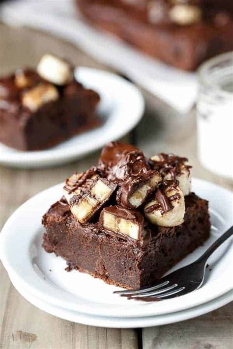 How does Low Fat Banana Fudge Cake fit into your Daily Goals - calories, carbs, nutrition