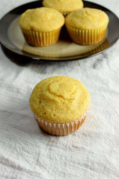 How does Low Fat Corn Muffin fit into your Daily Goals - calories, carbs, nutrition