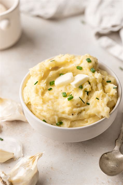 How does Low Fat Garlic Mashed Potatoes fit into your Daily Goals - calories, carbs, nutrition