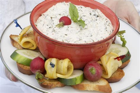 How does Low Fat Spinach Dip fit into your Daily Goals - calories, carbs, nutrition