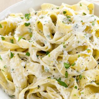 How does Low-Cal Fettuccine Alfredo fit into your Daily Goals - calories, carbs, nutrition