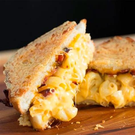 How does Mac and Bacon Grilled Cheese fit into your Daily Goals - calories, carbs, nutrition