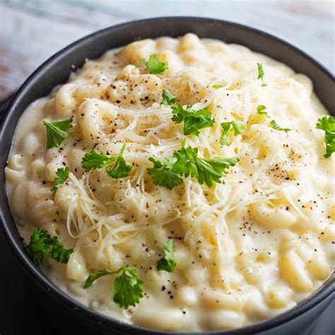 How does Macaroni Pasta in a Creamy Cheddar Cheese Sauce and served with Toasted Garlic Bread fit into your Daily Goals - calories, carbs, nutrition