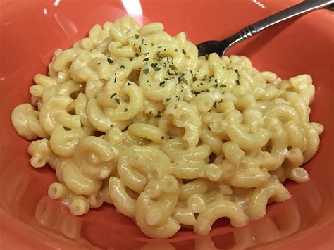 How does Macaroni and Three Cheese fit into your Daily Goals - calories, carbs, nutrition