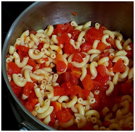 How does Macaroni with Bacon, Tomato & Arugula fit into your Daily Goals - calories, carbs, nutrition