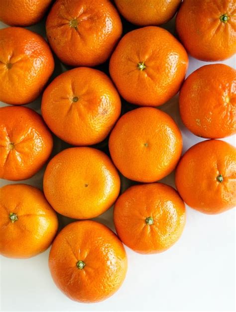 How does Mandarin Oranges fit into your Daily Goals - calories, carbs, nutrition