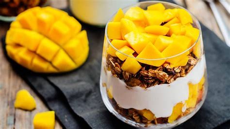 How does Mango Yogurt Parfait fit into your Daily Goals - calories, carbs, nutrition