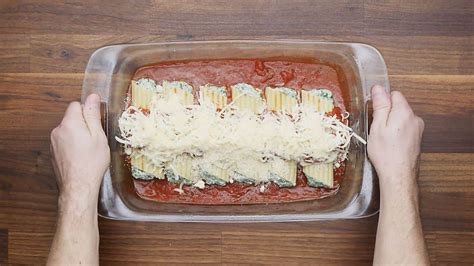 How does Manicotti, Sauce fit into your Daily Goals - calories, carbs, nutrition