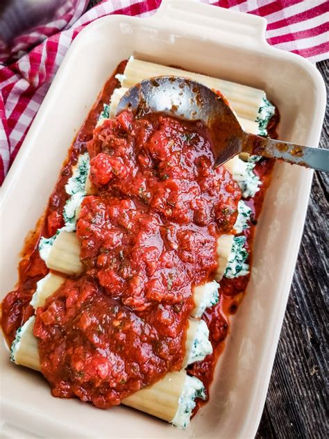 How does Manicotti with Marinara Sauce fit into your Daily Goals - calories, carbs, nutrition