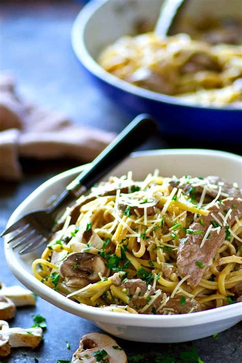 How does Meals - Fettuccini Alfredo fit into your Daily Goals - calories, carbs, nutrition