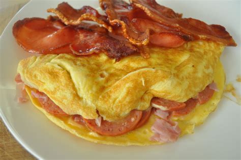 How does Meat Lover's Omelet fit into your Daily Goals - calories, carbs, nutrition