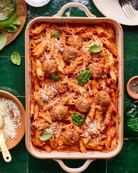 How does Meat Lovers Penne Bake with Meatballs fit into your Daily Goals - calories, carbs, nutrition