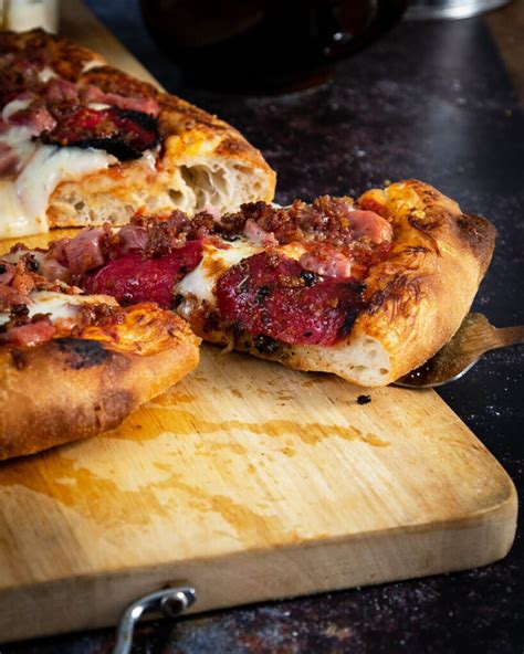 How does Meat Lovers Pizza (16114.2) fit into your Daily Goals - calories, carbs, nutrition