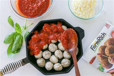 How does Meatball Marinara fit into your Daily Goals - calories, carbs, nutrition