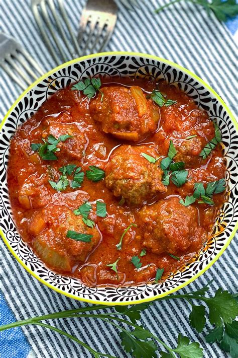 How does Meatballs Moraccan Beef & Pork 80/20 Plate fit into your Daily Goals - calories, carbs, nutrition