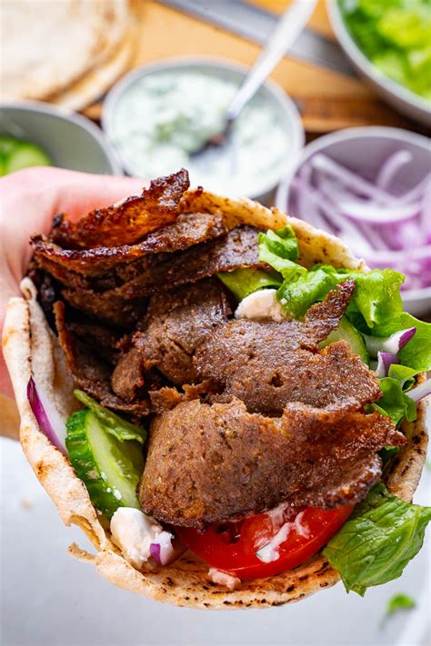 How does Mediterranean Deli Lamb Gyro fit into your Daily Goals - calories, carbs, nutrition