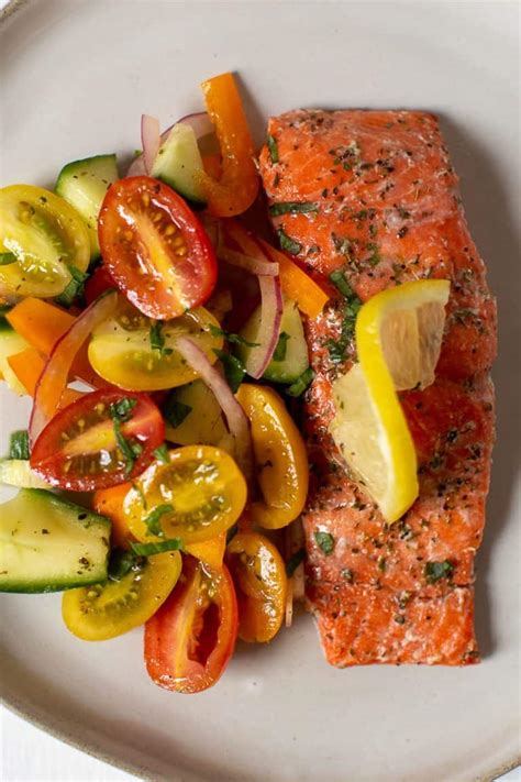 How does Mediterranean Grilled Salmon fit into your Daily Goals - calories, carbs, nutrition