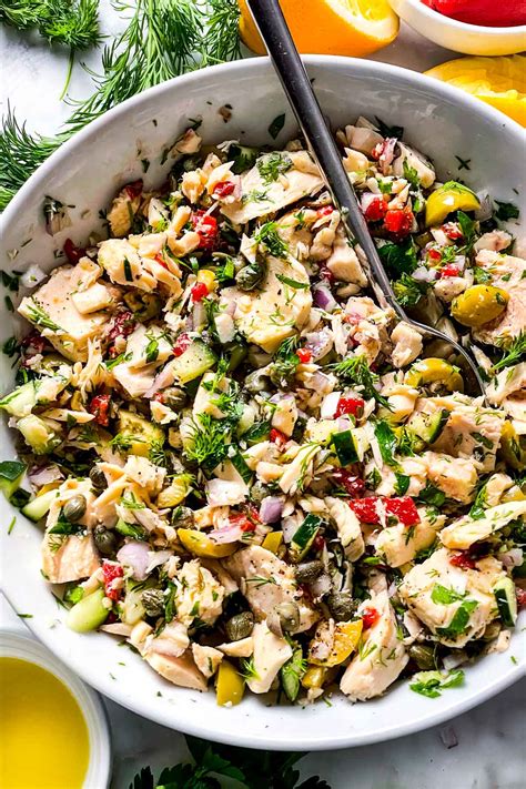 How does Mediterranean Tuna Salad fit into your Daily Goals - calories, carbs, nutrition