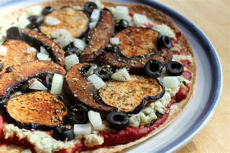 How does Mediterranean White Bean Pizza, Personal Size fit into your Daily Goals - calories, carbs, nutrition