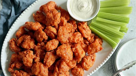 How does Medium Buffalo Wings (Boneless) fit into your Daily Goals - calories, carbs, nutrition