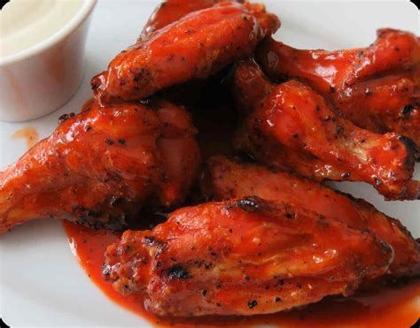 How does Medium Buffalo Wings fit into your Daily Goals - calories, carbs, nutrition