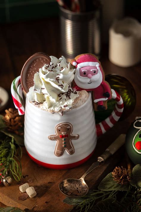 How does Medium Mint Hot Chocolate fit into your Daily Goals - calories, carbs, nutrition