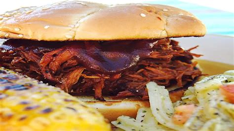 How does Memphis Style Pulled Pork fit into your Daily Goals - calories, carbs, nutrition