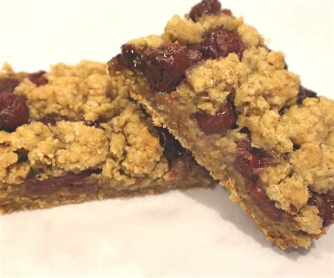 How does Michigan Cherry Oat Bar fit into your Daily Goals - calories, carbs, nutrition