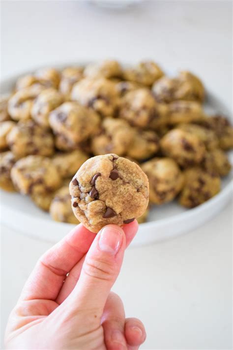 How does Mini Chocolate Chip Cookie (36784.11) fit into your Daily Goals - calories, carbs, nutrition