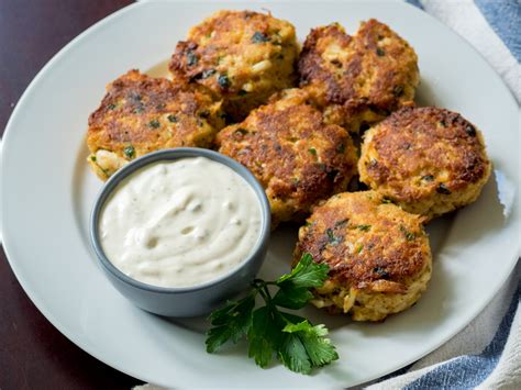 How does Mini Maryland Crab Cakes fit into your Daily Goals - calories, carbs, nutrition