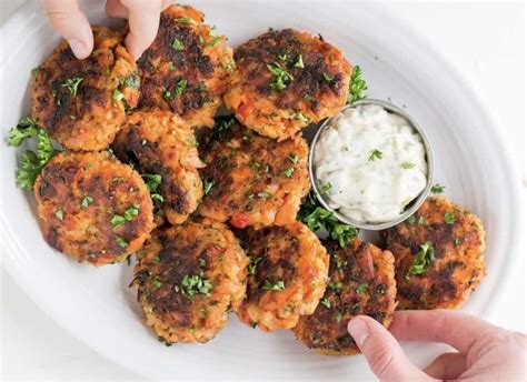 How does Mini Salmon Cakes fit into your Daily Goals - calories, carbs, nutrition