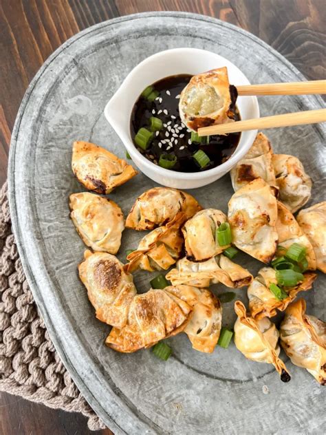 How does Mini Wontons fit into your Daily Goals - calories, carbs, nutrition