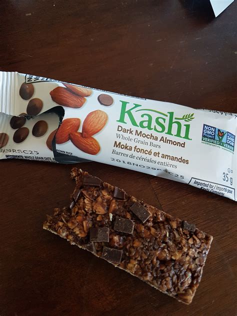 How does Mocha Almond Granola Bar fit into your Daily Goals - calories, carbs, nutrition