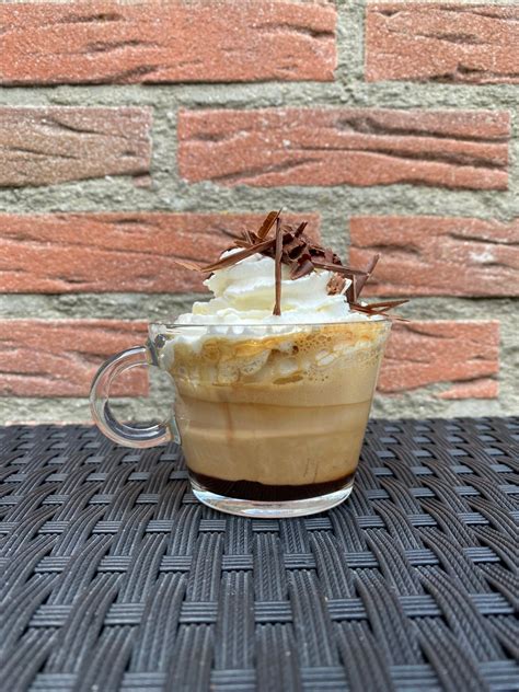 How does Mochaccino fit into your Daily Goals - calories, carbs, nutrition