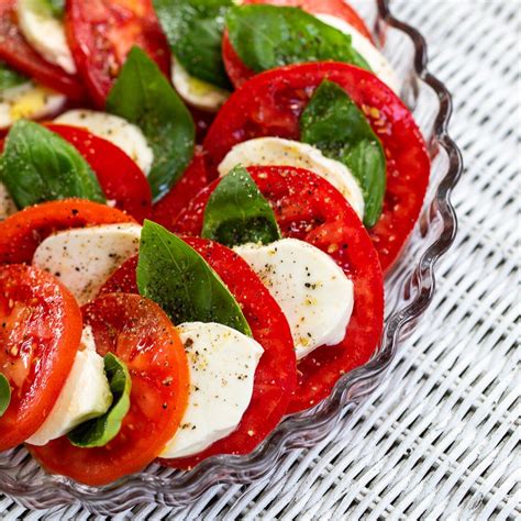 How does Mozzarella Basil Tomato fit into your Daily Goals - calories, carbs, nutrition