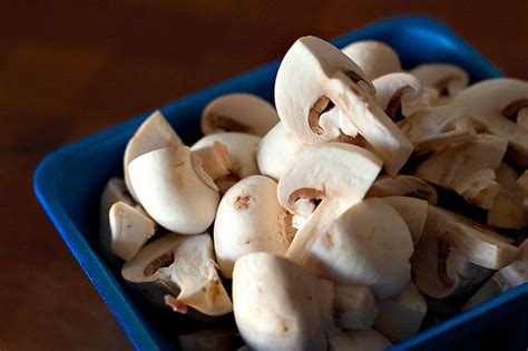 How does Mushroom Button Roasted Quartered 4 oz fit into your Daily Goals - calories, carbs, nutrition