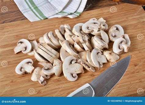 How does Mushroom Button Sliced 1/8