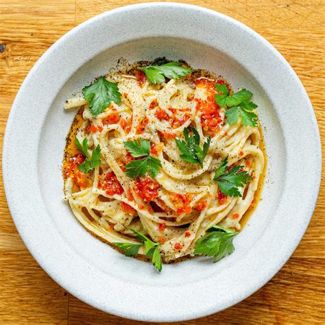 How does Mushroom and Melted Leek Spaghetti fit into your Daily Goals - calories, carbs, nutrition