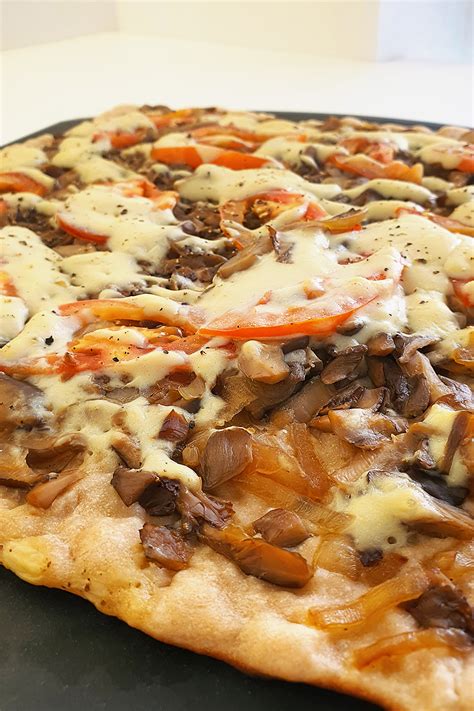 How does Mushroom and Onion Pizza fit into your Daily Goals - calories, carbs, nutrition
