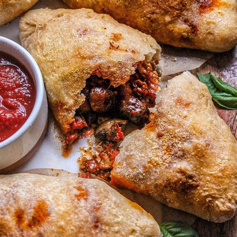 How does Mushroom and Sausage Calzone fit into your Daily Goals - calories, carbs, nutrition