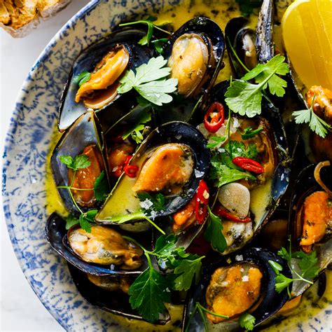 How does Mussels with Garlic and White Wine fit into your Daily Goals - calories, carbs, nutrition